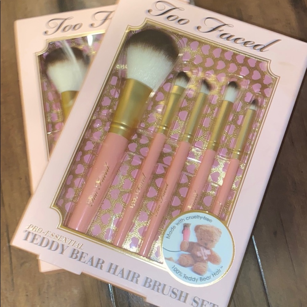 Too Faced Teddy Bear Brush set